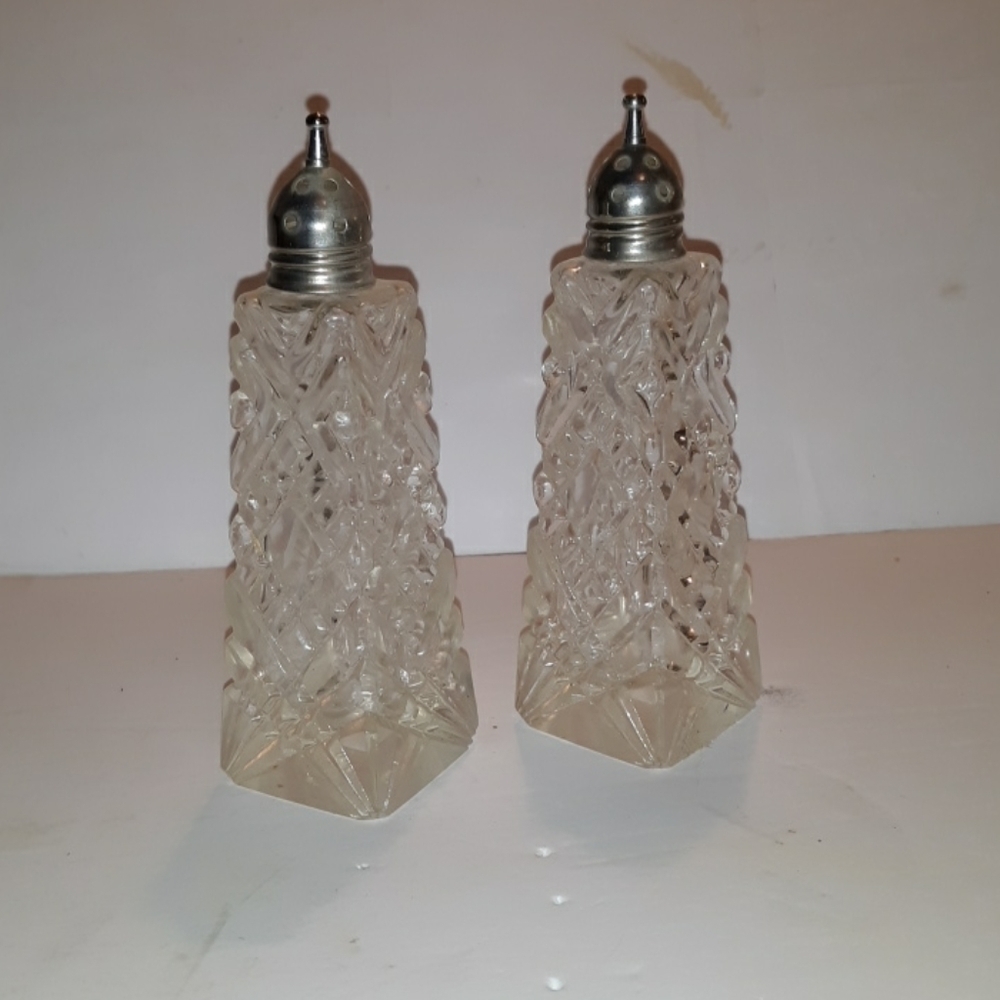 Vintage mid-century Japan salt pepper